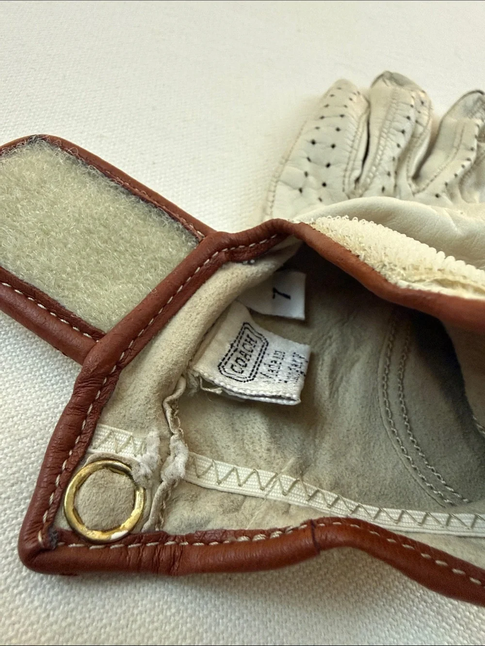 Vintage Coach ladies White Leather Golf Glove with Brown Trim and Logo Patch